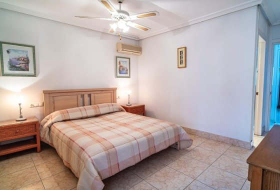 Återförsäljning - Villa - Orihuela Costa - Villamartín