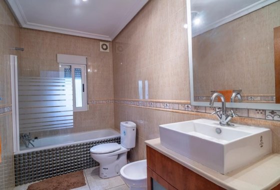 Återförsäljning - Villa - Orihuela Costa - Villamartín