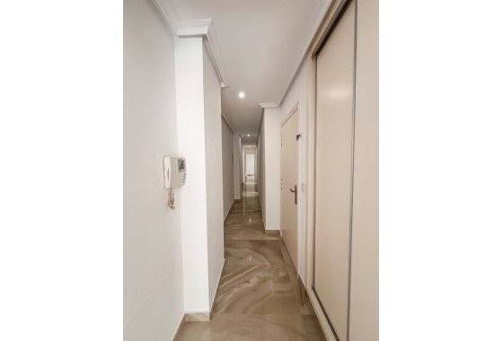 Resale - Apartment / flat - Torrevieja