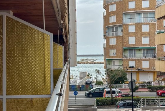 Resale - Apartment / flat - Torrevieja - Playa Los Naufragos