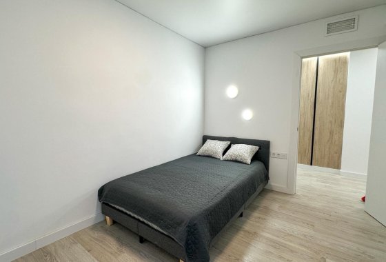 Resale - Apartment / flat - Torrevieja - Playa Los Naufragos
