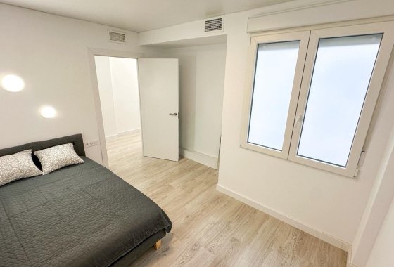 Resale - Apartment / flat - Torrevieja - Playa Los Naufragos