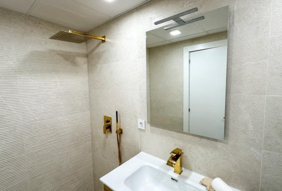 Resale - Apartment / flat - Torrevieja - Playa Los Naufragos