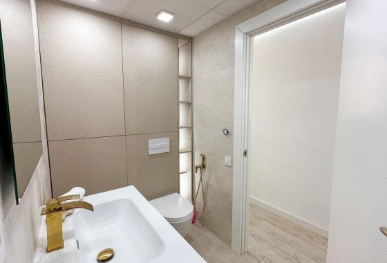 Resale - Apartment / flat - Torrevieja - Playa Los Naufragos