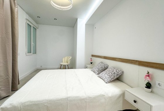 Resale - Apartment / flat - Torrevieja - Playa Los Naufragos