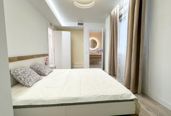 Resale - Apartment / flat - Torrevieja - Playa Los Naufragos