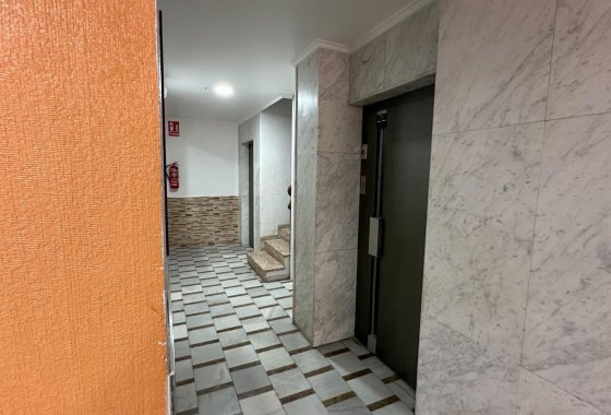Resale - Apartment / flat - Torrevieja - Playa Los Naufragos