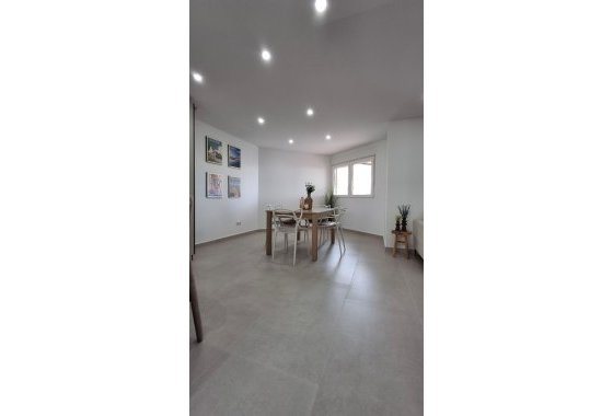 Resale - Apartment / flat - Torrevieja - Playa Acequion