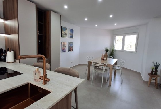 Resale - Apartment / flat - Torrevieja - Playa Acequion