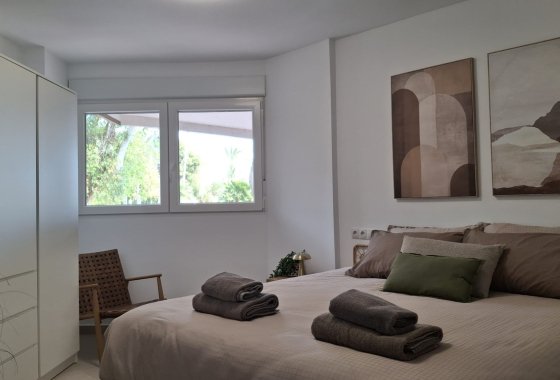 Resale - Apartment / flat - Torrevieja - Playa Acequion