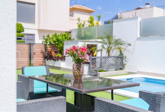 Resale - Villa - Torrevieja