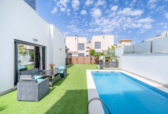 Resale - Villa - Torrevieja