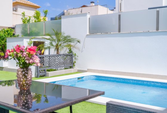 Resale - Villa - Torrevieja