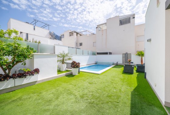 Resale - Villa - Torrevieja