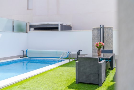 Resale - Villa - Torrevieja
