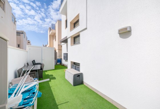 Resale - Villa - Torrevieja