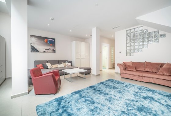 Resale - Villa - Torrevieja
