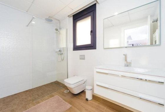 Resale - Villa - Torrevieja