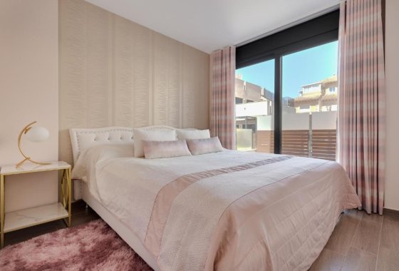 Resale - Villa - Torrevieja