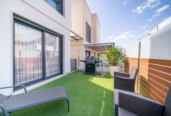 Resale - Villa - Torrevieja
