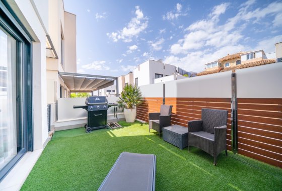Resale - Villa - Torrevieja