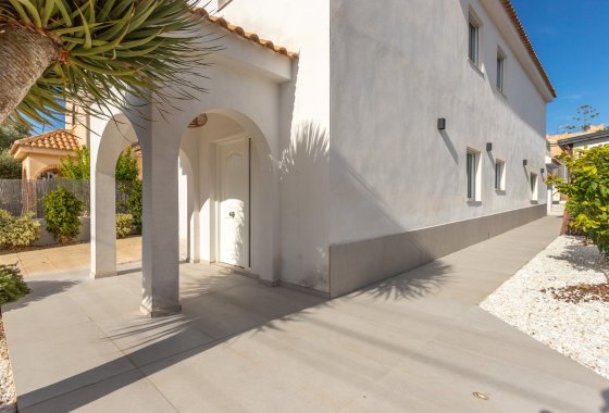 Resale - Villa - Los Balcones