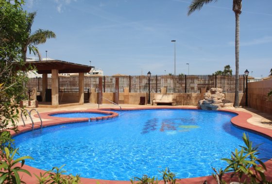 Reventa - Villa - Villamartín