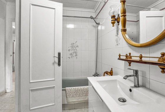 Resale - Apartment / flat - Torrevieja - Playa de los Locos