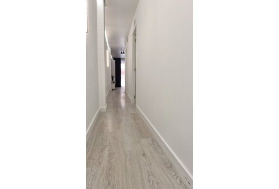Resale - Apartment / flat - Torrevieja - Playa Acequion