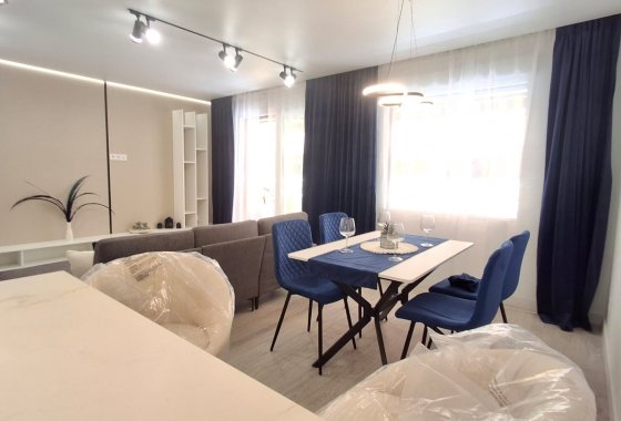Resale - Apartment / flat - Torrevieja - Playa Acequion