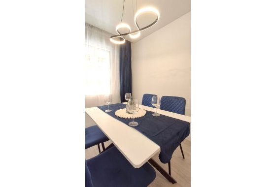 Resale - Apartment / flat - Torrevieja - Playa Acequion