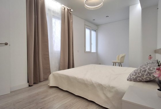 Resale - Apartment / flat - Torrevieja - Playa Acequion