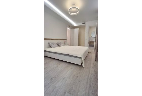 Resale - Apartment / flat - Torrevieja - Playa Acequion