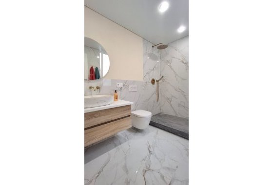 Resale - Apartment / flat - Torrevieja - Playa Acequion