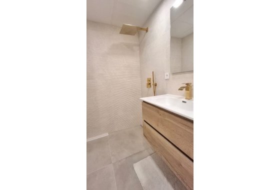 Resale - Apartment / flat - Torrevieja - Playa Acequion