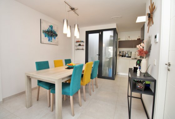 Resale - Townhouse - Villamartín