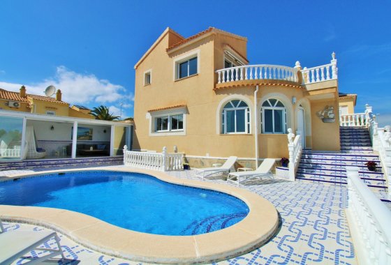Resale - Villa - Villamartín