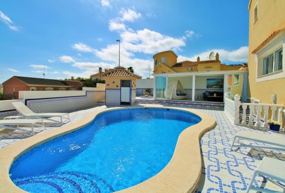 Resale - Villa - Villamartín