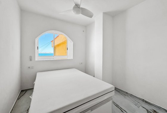 Återförsäljning - Lägenhet / lägenhet - Orihuela Costa - Punta Prima