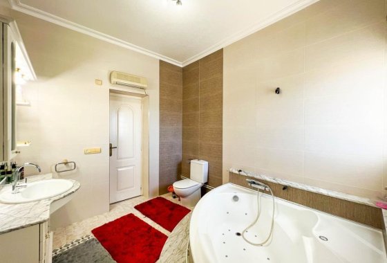 Reventa - Villa - Ciudad Quesada - Doña Pepa