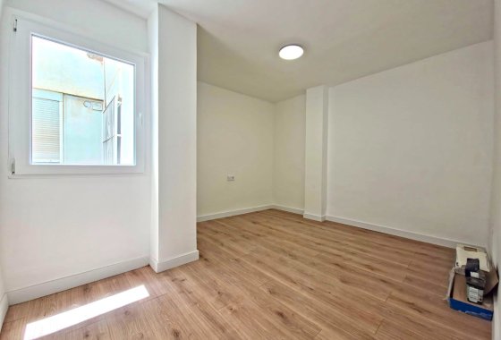 Reventa - Apartamento / piso - Torrevieja - Playa Los Naufragos