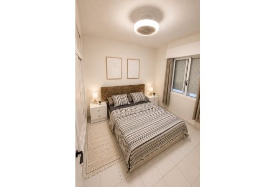 Reventa - Apartamento / piso - Torrevieja - Playa Los Naufragos