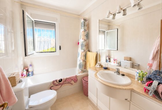Resale - Villa - Torrevieja - La Siesta