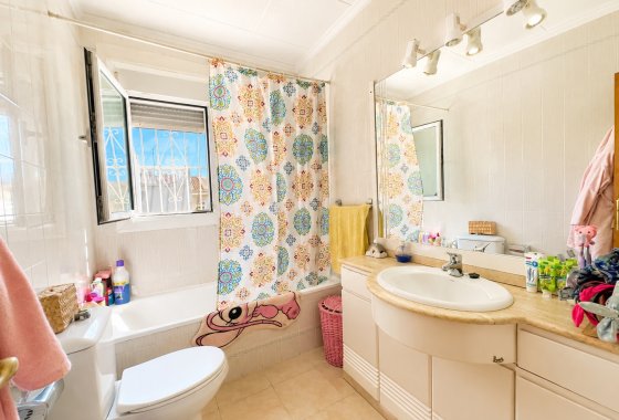 Resale - Villa - Torrevieja - La Siesta