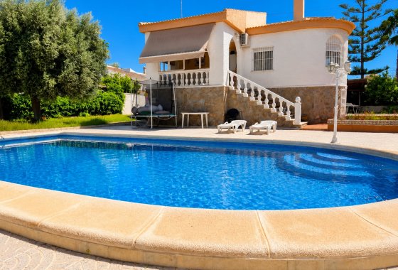 Resale - Villa - Torrevieja - La Siesta