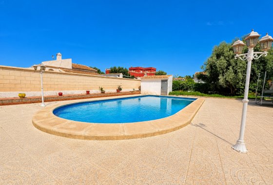 Resale - Villa - Torrevieja - La Siesta