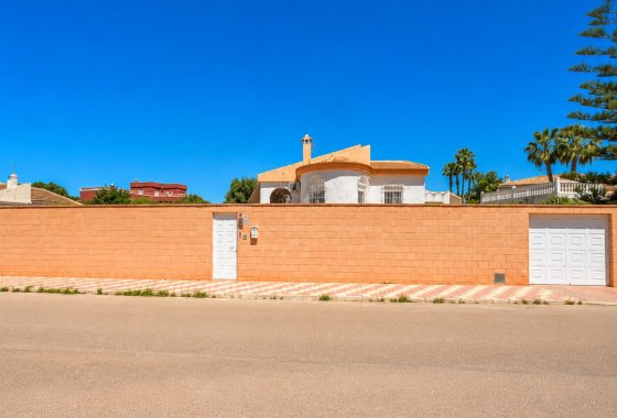 Resale - Villa - Torrevieja - La Siesta