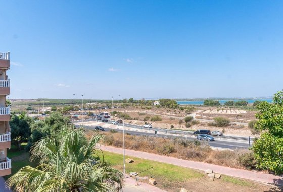 Resale - Apartment / flat - Torrevieja - La Mata pueblo