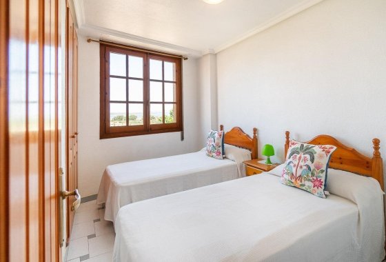 Resale - Apartment / flat - Torrevieja - La Mata pueblo