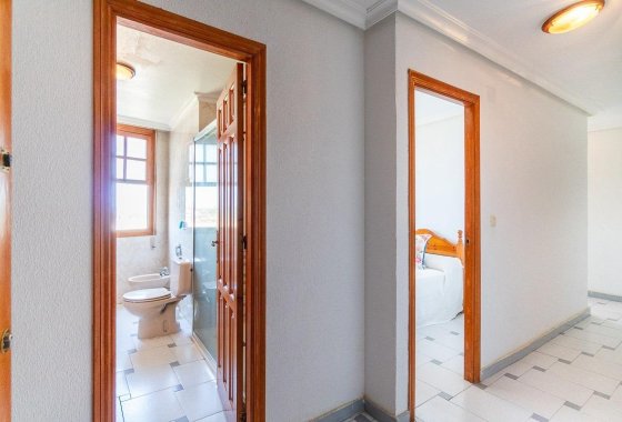 Resale - Apartment / flat - Torrevieja - La Mata pueblo